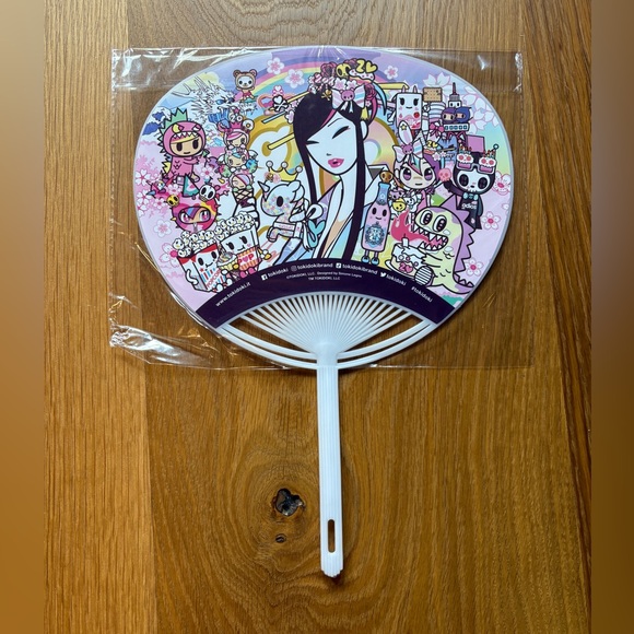 tokidoki Fan - Picture 1 of 2